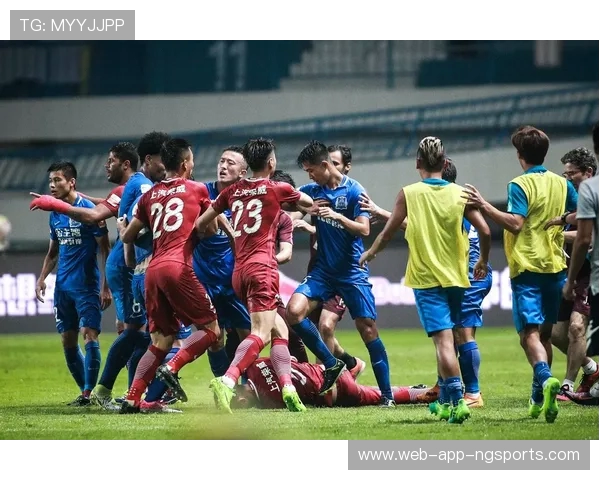 富力迎战澳超球队全力争胜展现中国足球实力与魅力